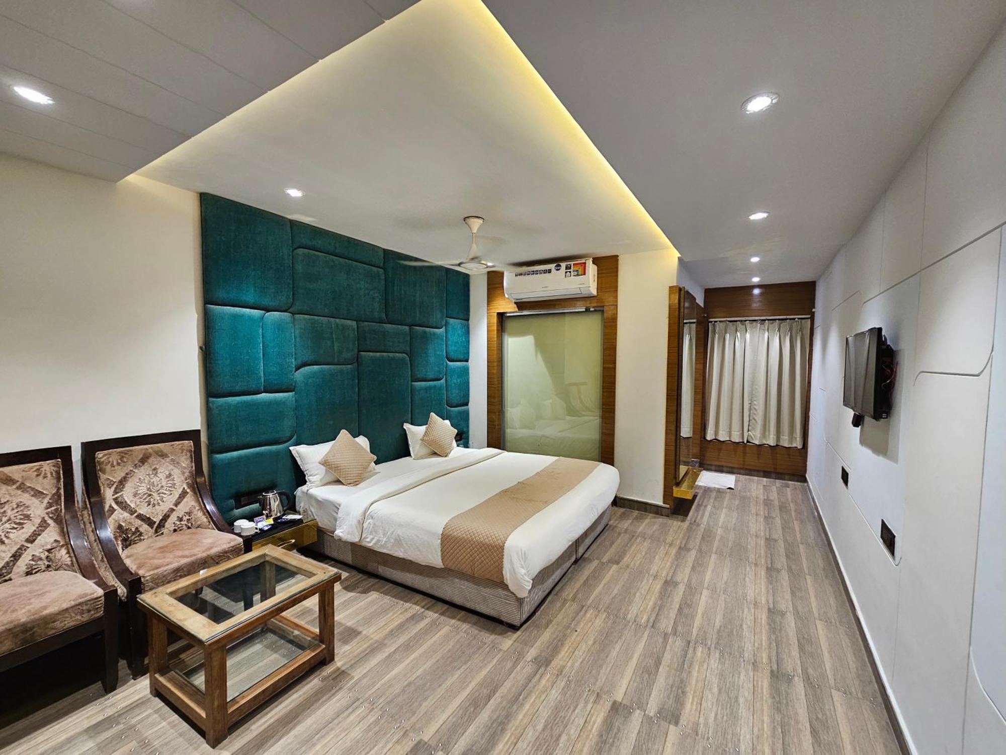 Hotel Mk Vivanta Гвалиор Экстерьер фото