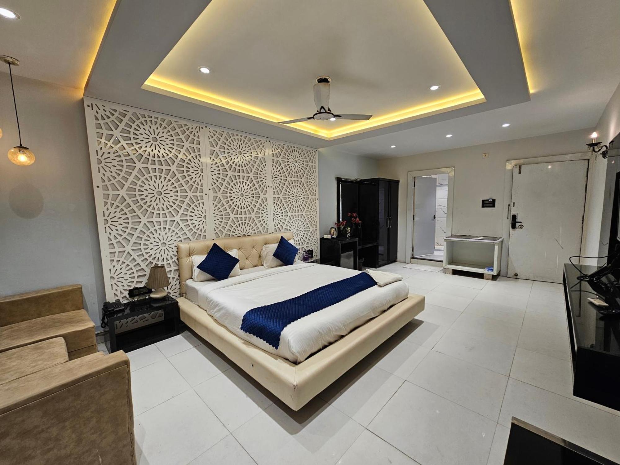 Hotel Mk Vivanta Гвалиор Экстерьер фото