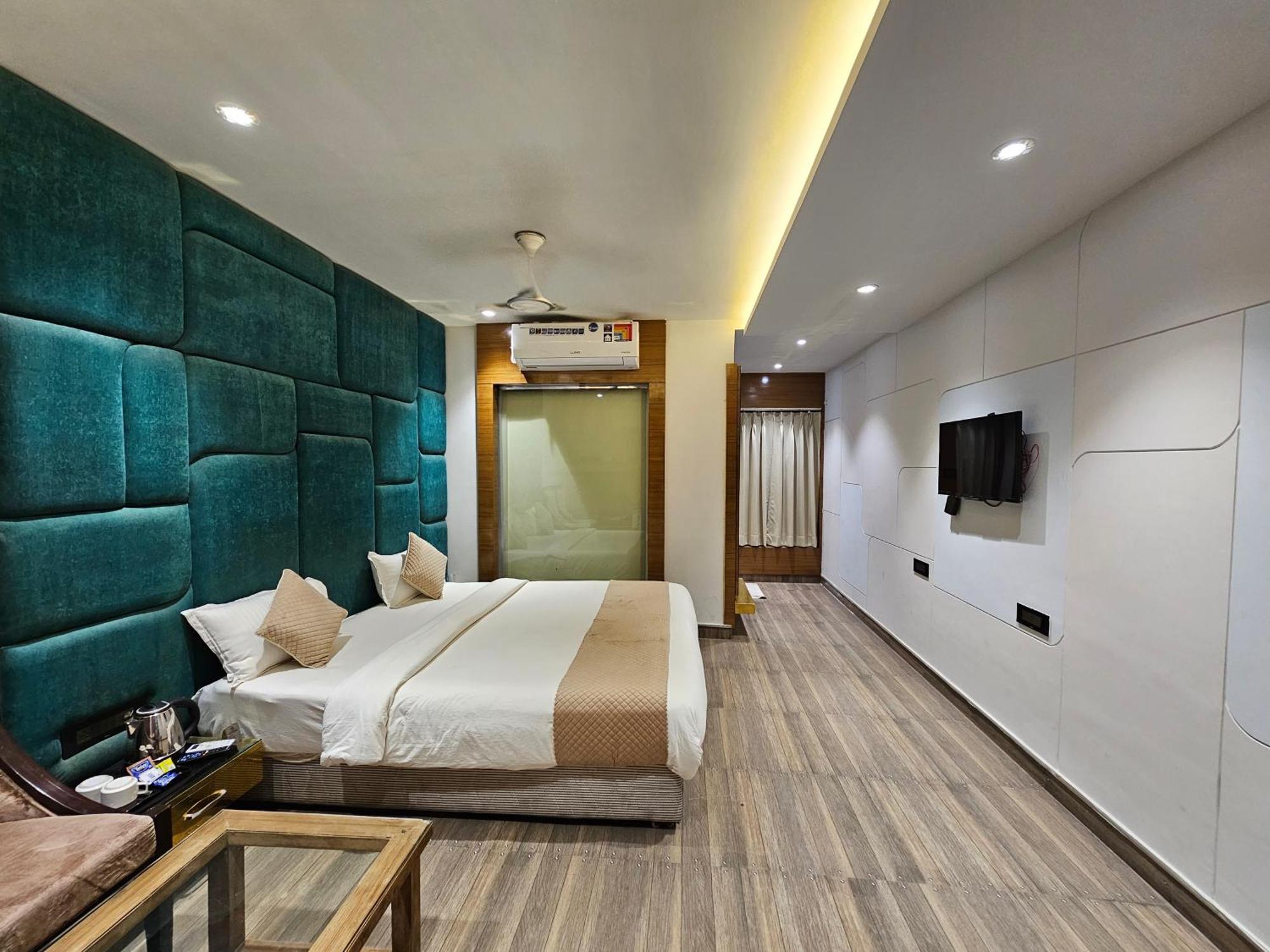 Hotel Mk Vivanta Гвалиор Экстерьер фото