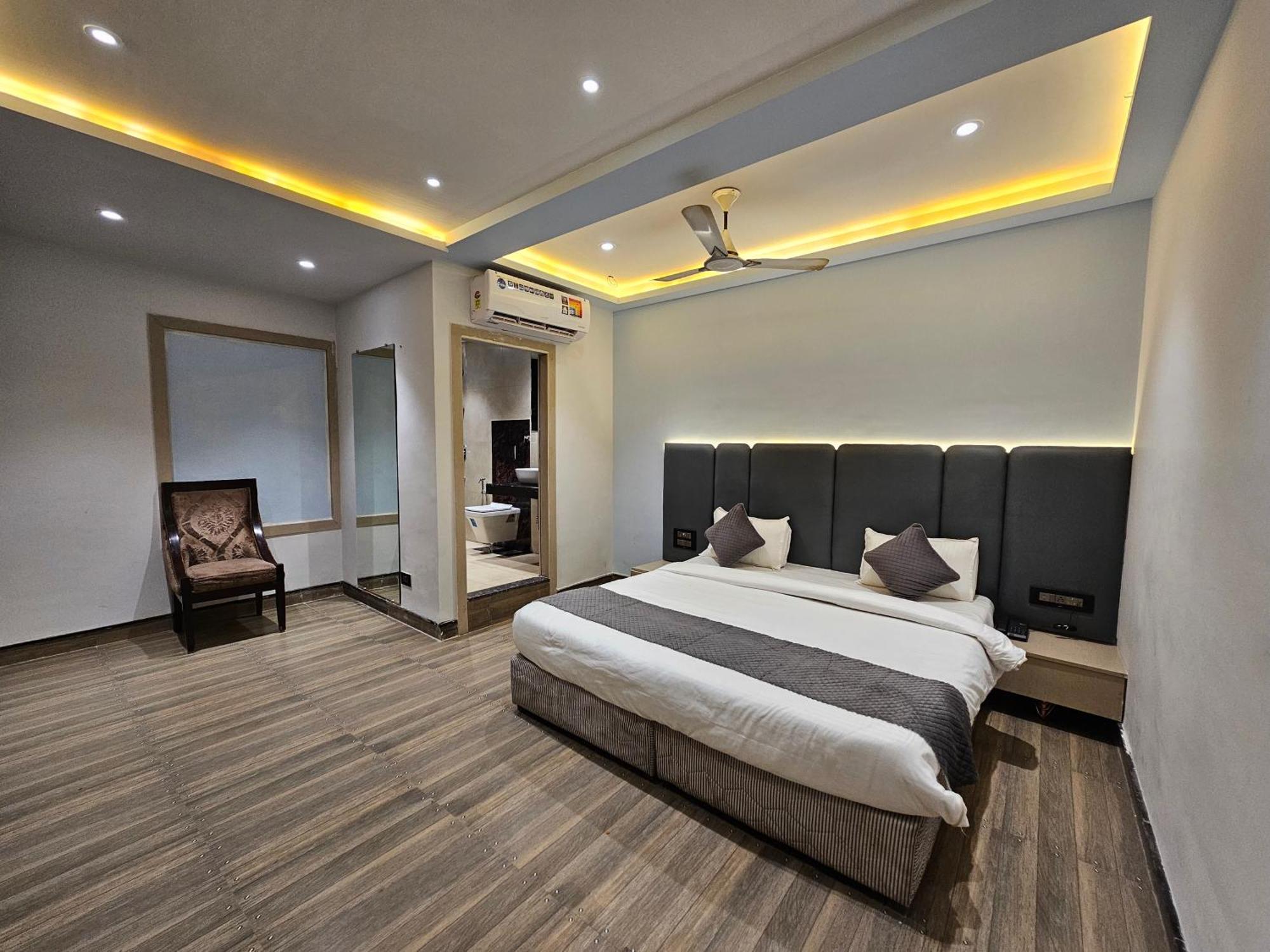 Hotel Mk Vivanta Гвалиор Экстерьер фото