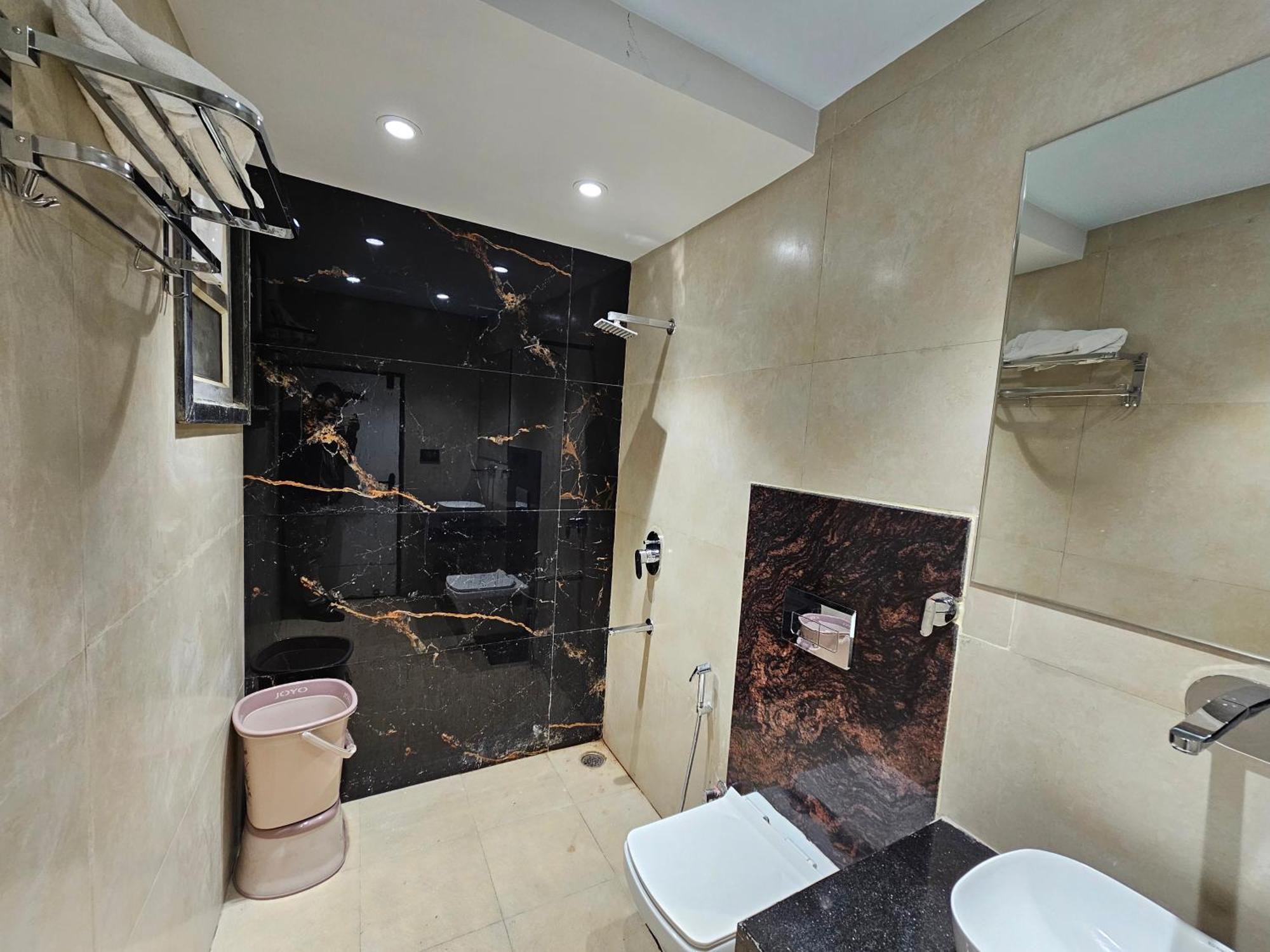 Hotel Mk Vivanta Гвалиор Экстерьер фото
